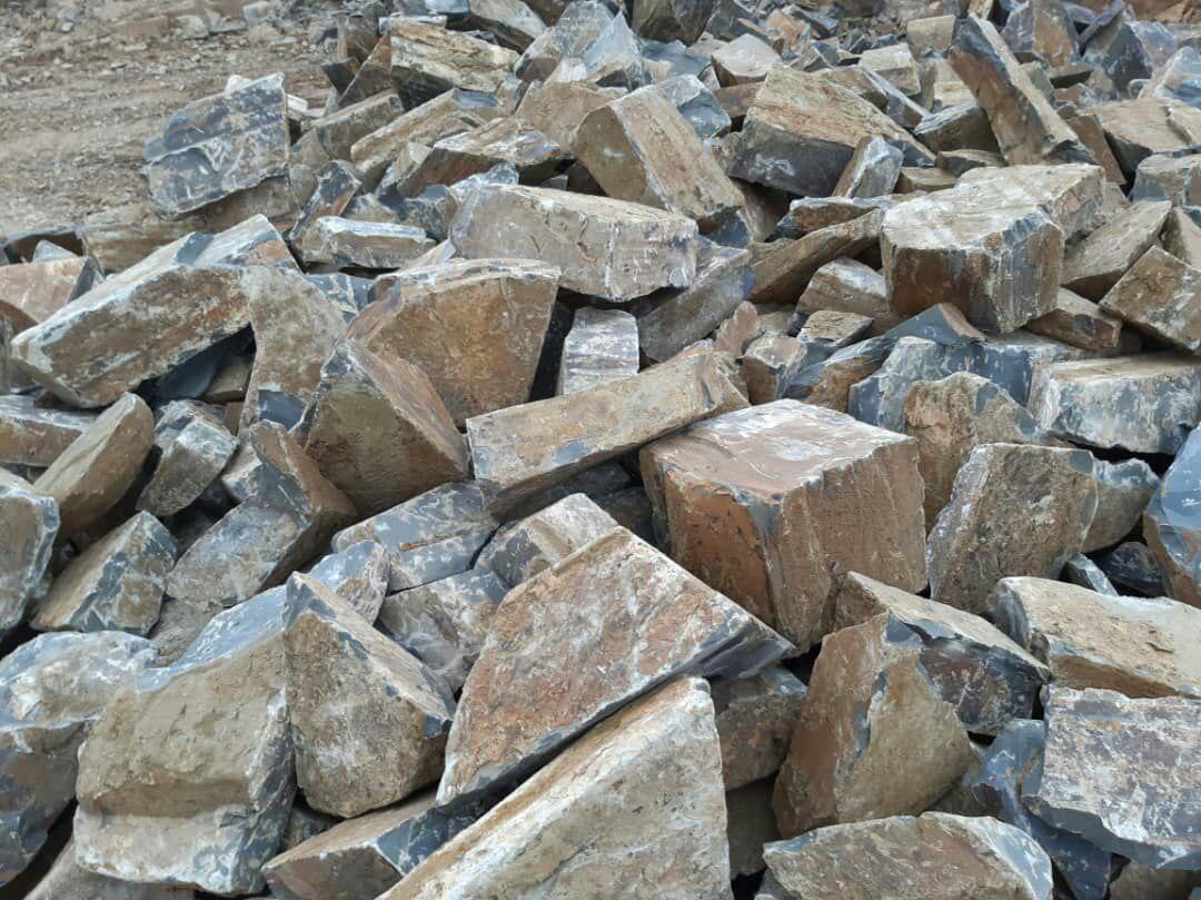 نمونه سنگ های استخراج شده از معدن سنگ جعفری در سال 99